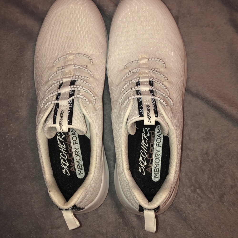 WHITE BRAND NEW SKECHERS SHOES !